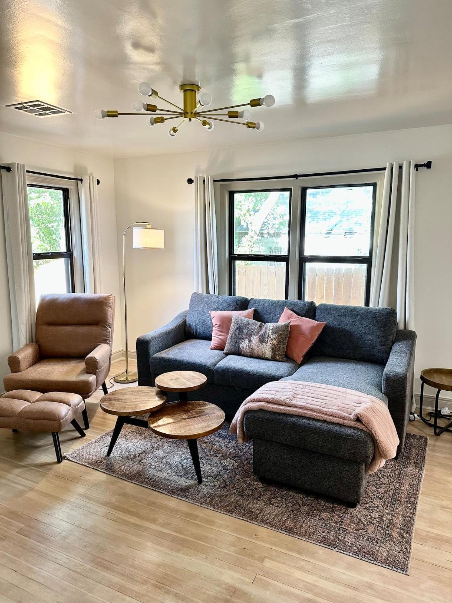 Campus Cottage Kng Bed! Walk To Uco And Downtown Edmond Exterior photo